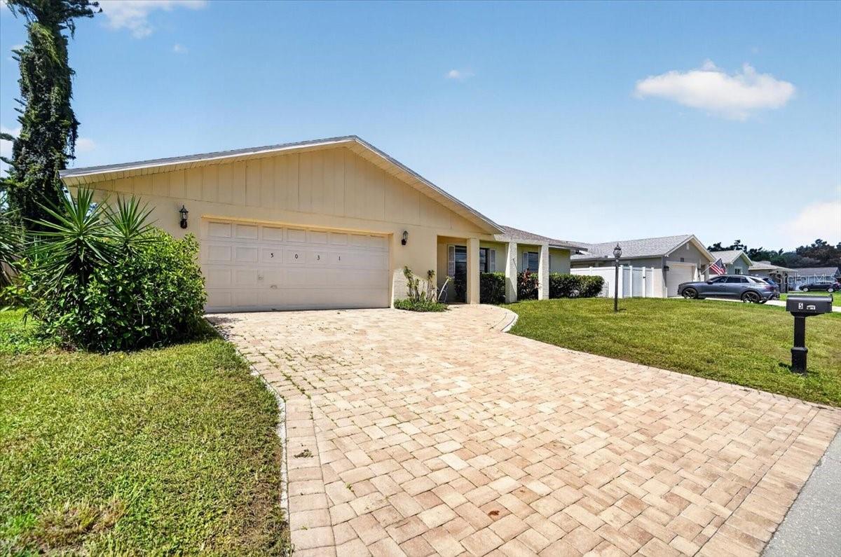 5031 Brandeis Cir S Property Photo 3