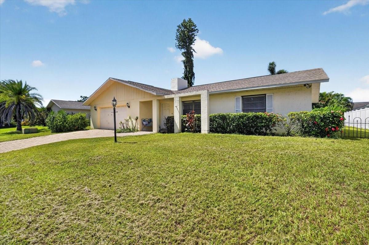 5031 Brandeis Cir S Property Photo 4
