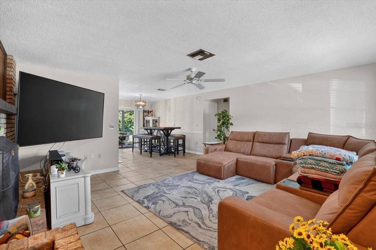 5031 Brandeis Cir S Property Photo 5
