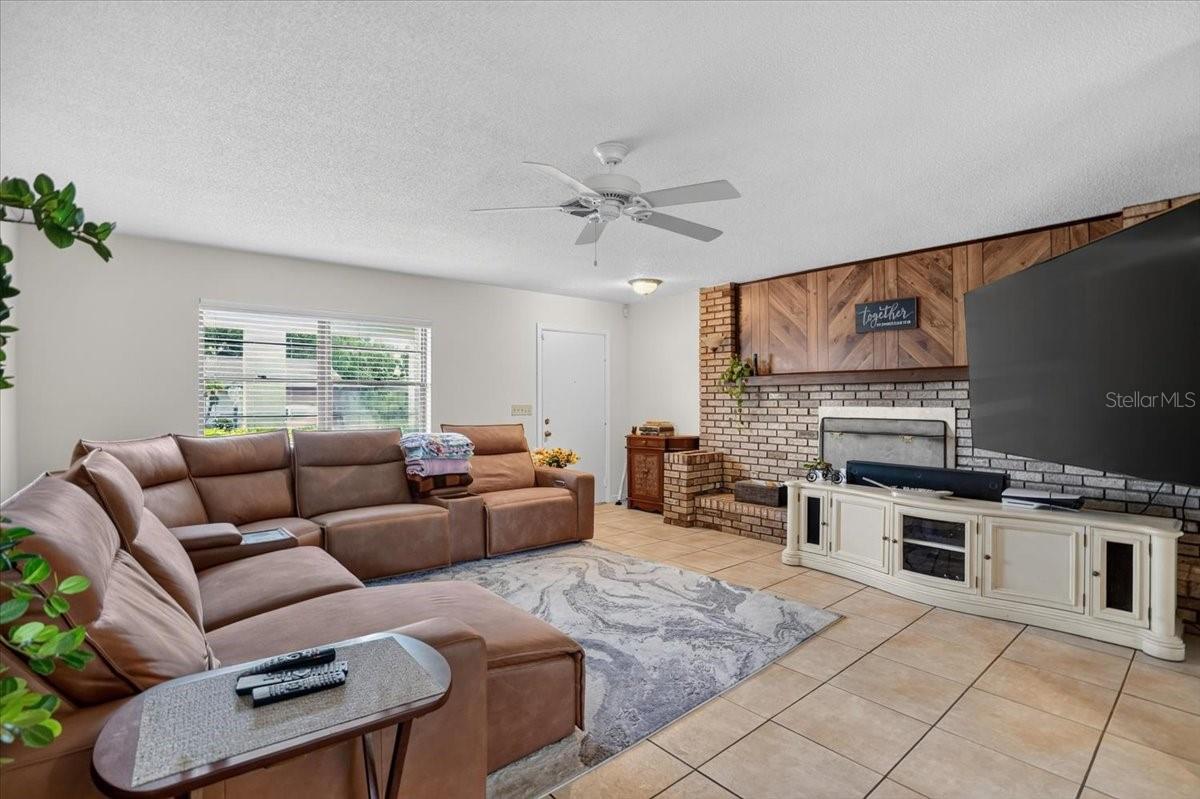 5031 Brandeis Cir S Property Photo 8