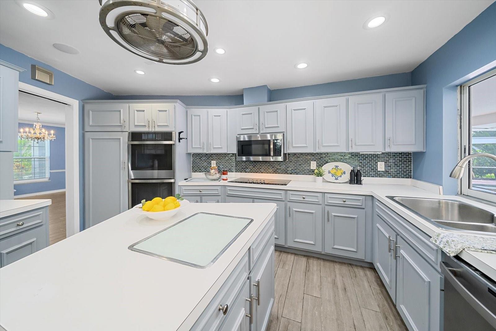 6840 Country Lakes Cir Property Photo 9