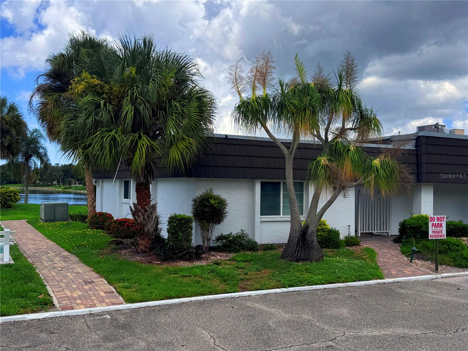 1213 Glen Oaks Dr E Property Photo 1