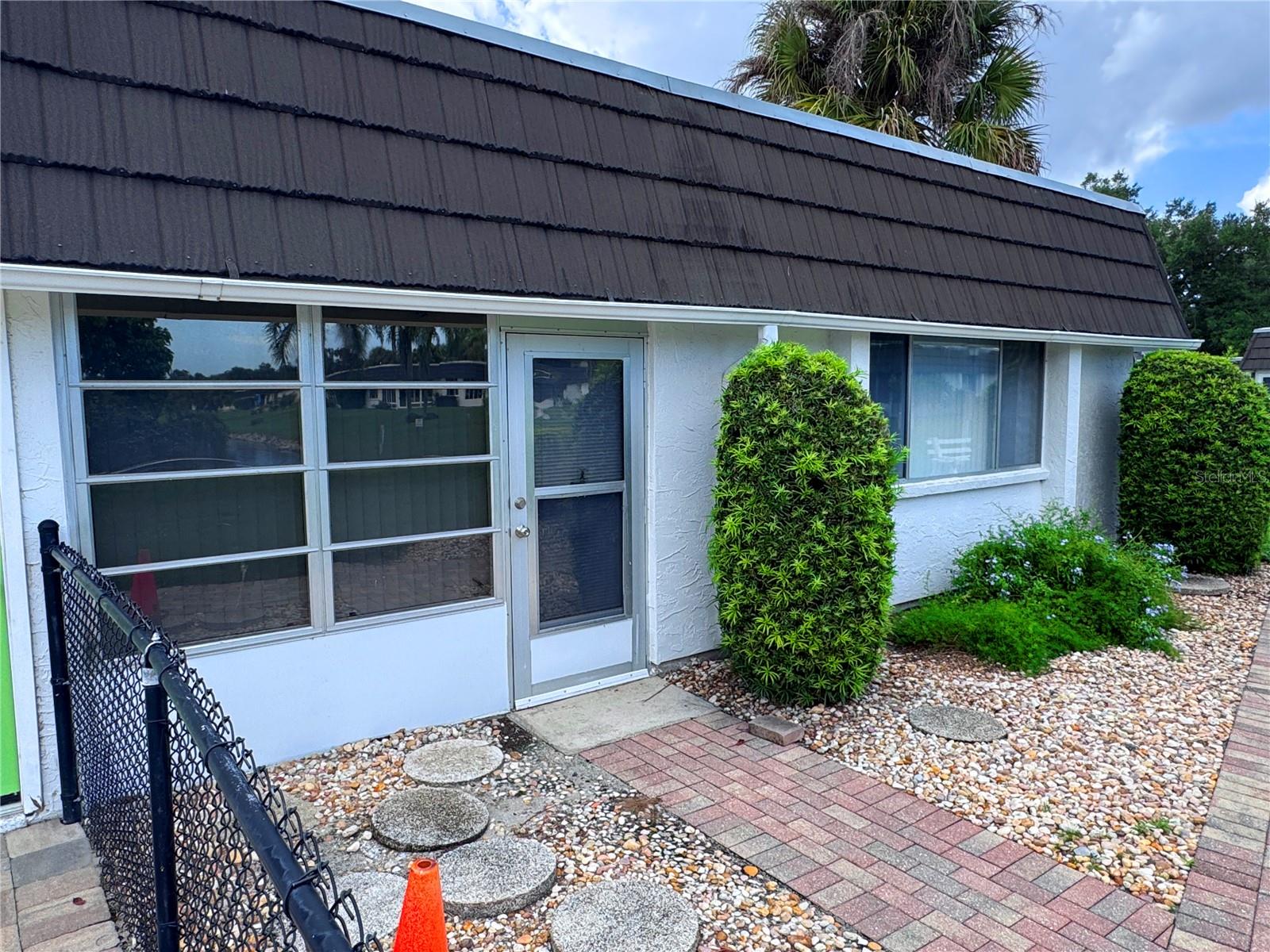1213 Glen Oaks Dr E Property Photo 3