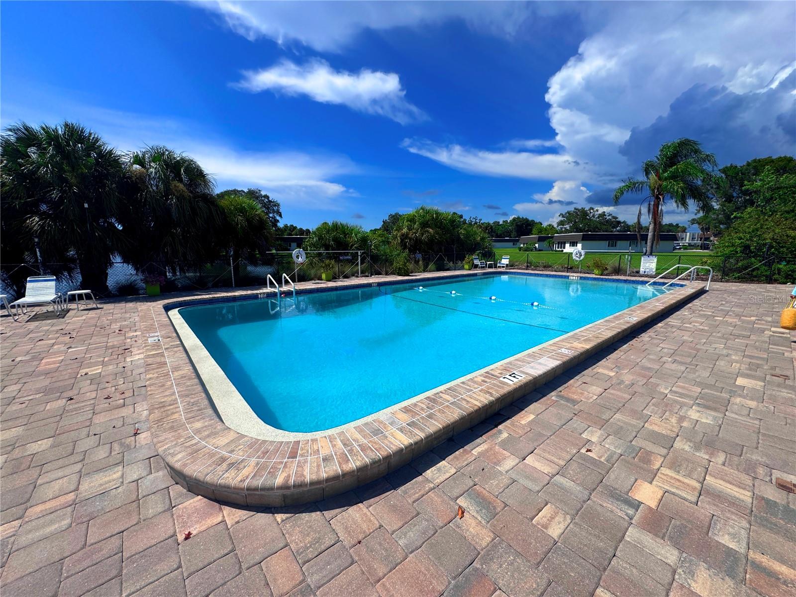 1213 Glen Oaks Dr E Property Photo 5