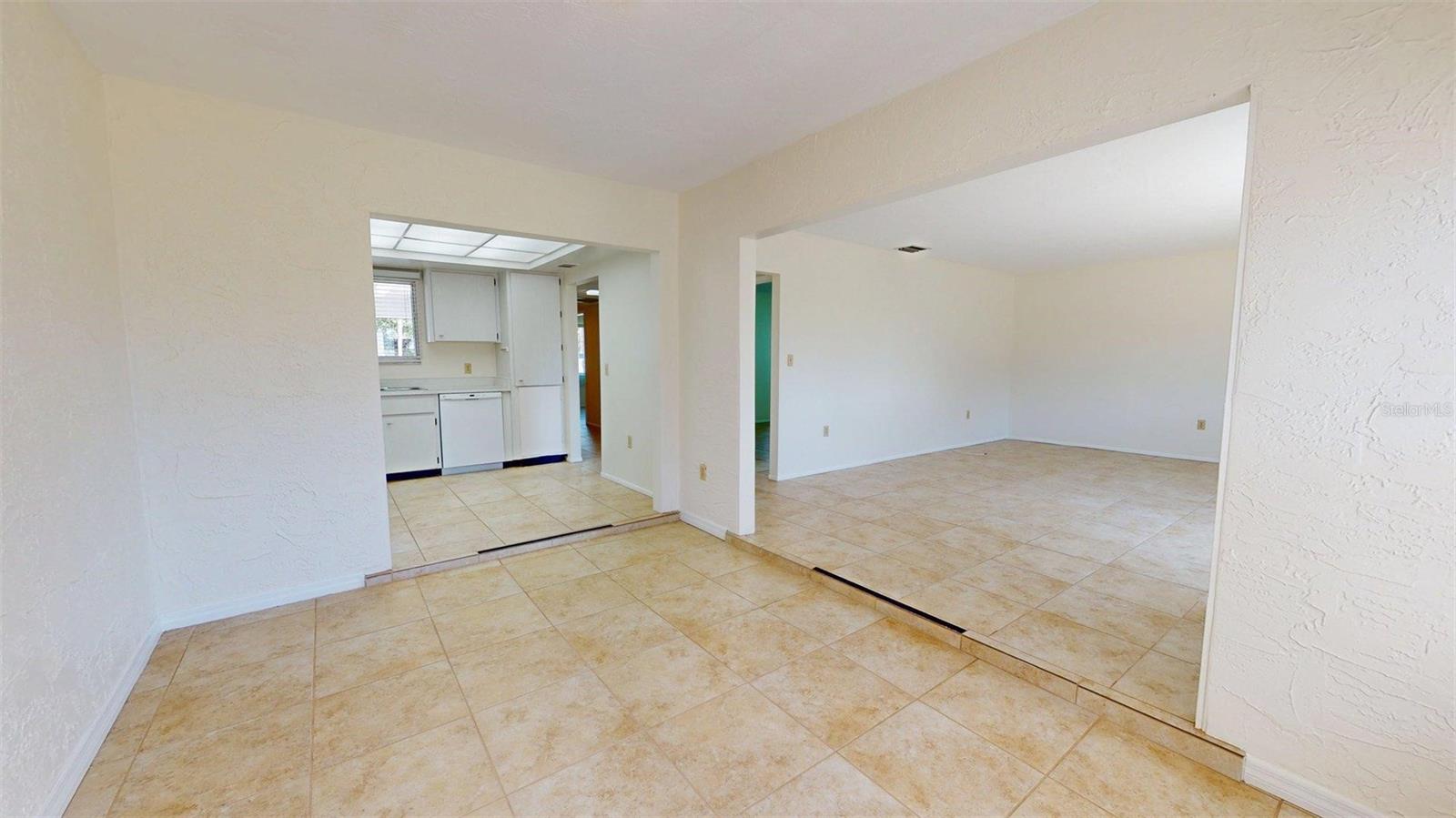 1213 Glen Oaks Dr E Property Photo 16
