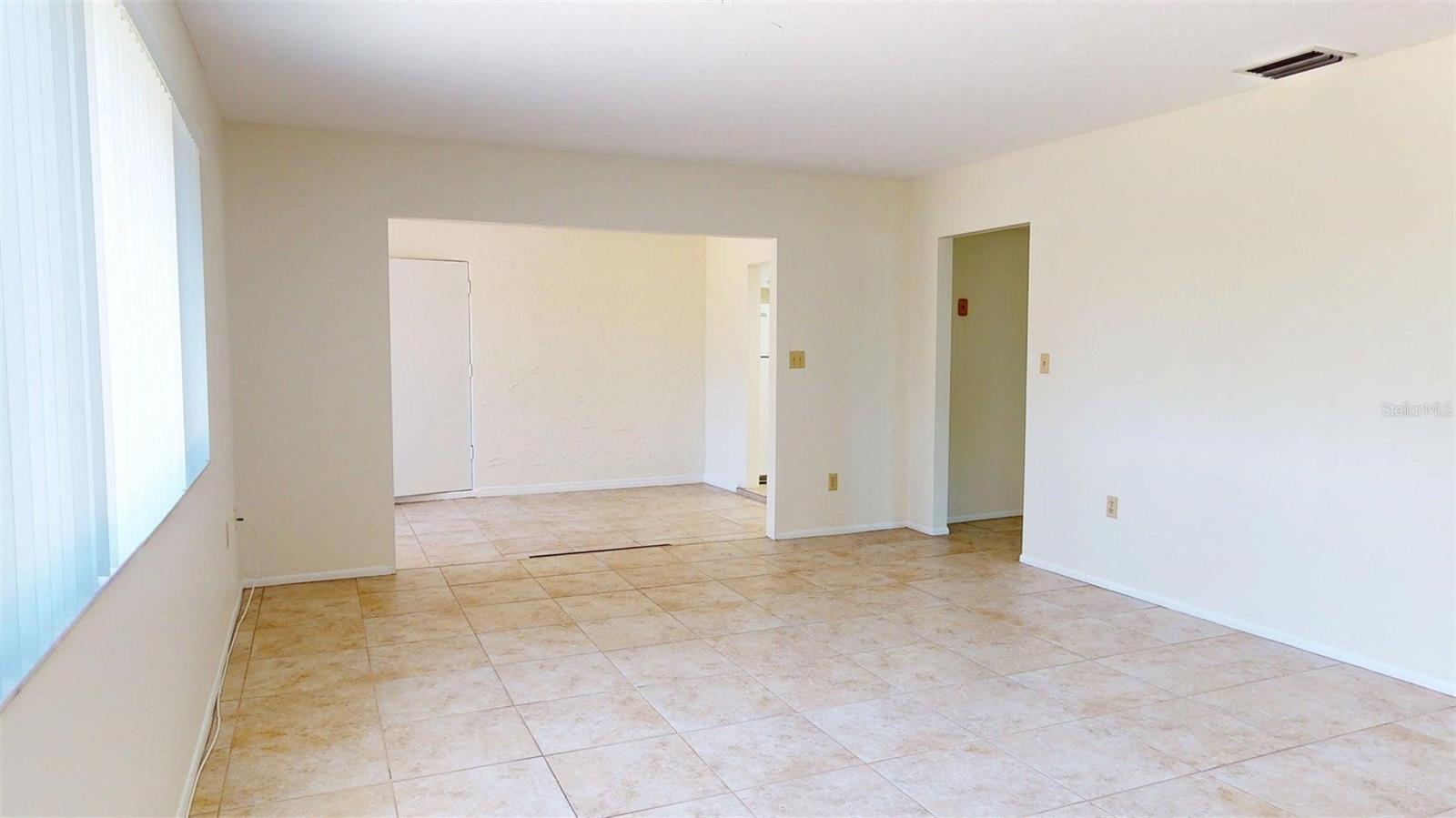 1213 Glen Oaks Dr E Property Photo 17