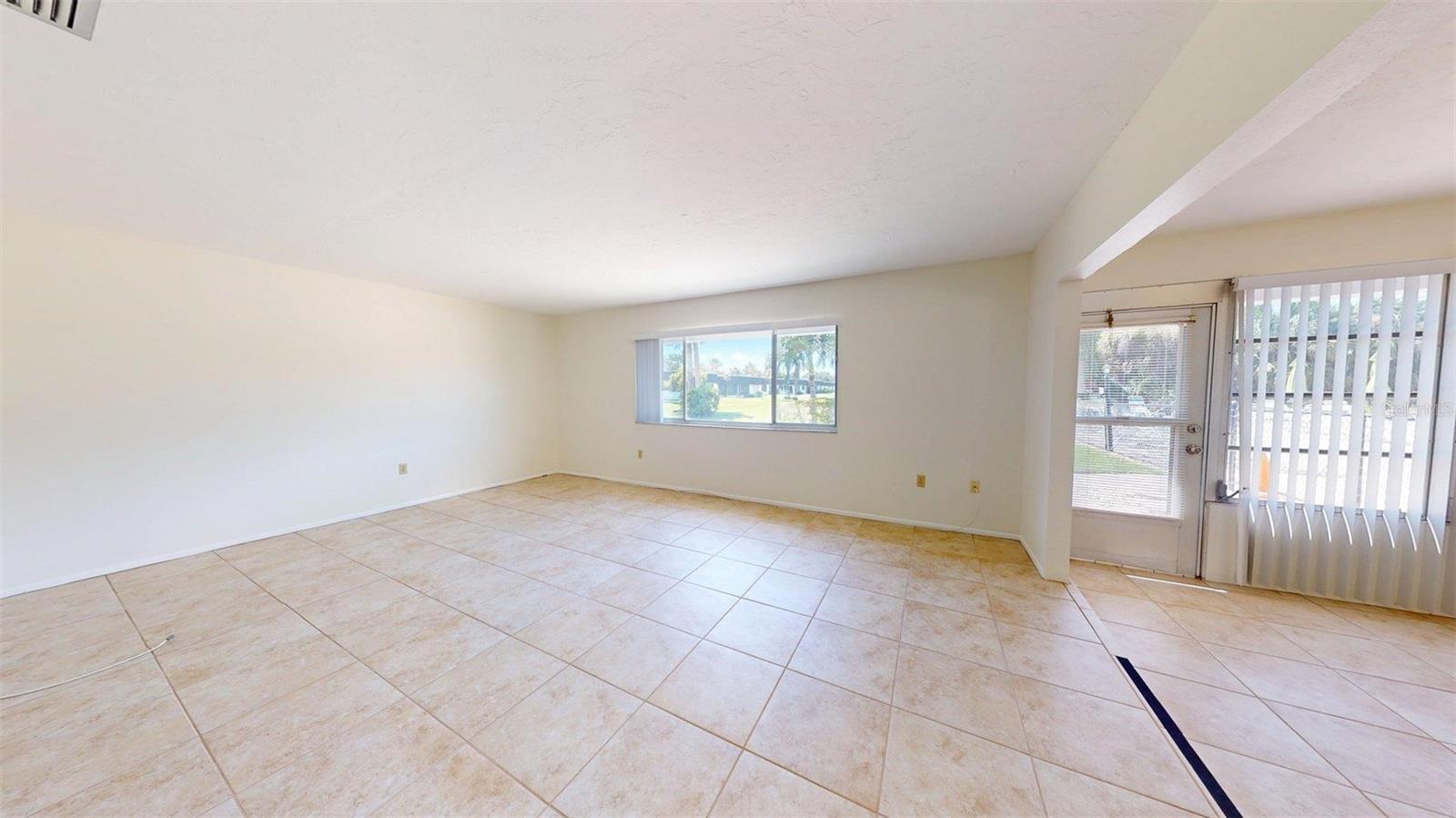 1213 Glen Oaks Dr E Property Photo 19