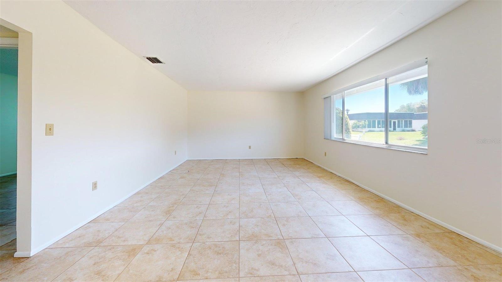 1213 Glen Oaks Dr E Property Photo 20