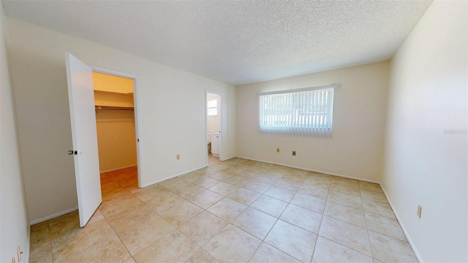 1213 Glen Oaks Dr E Property Photo 22