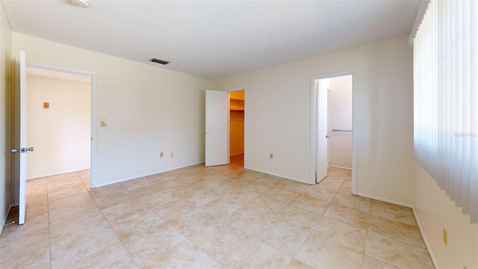 1213 Glen Oaks Dr E Property Photo 24