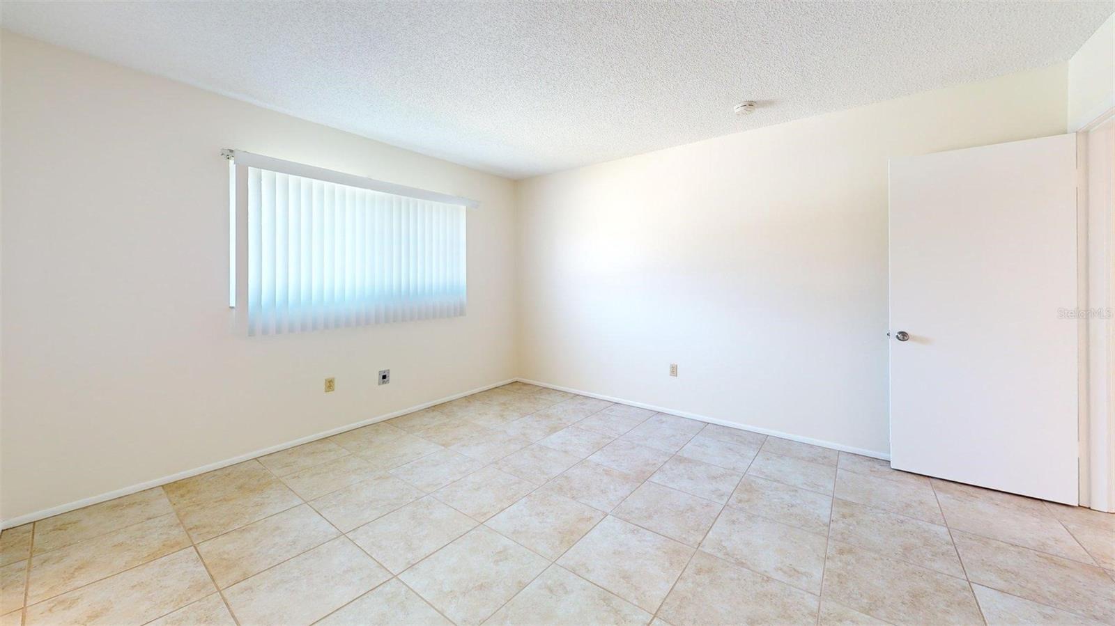 1213 Glen Oaks Dr E Property Photo 25
