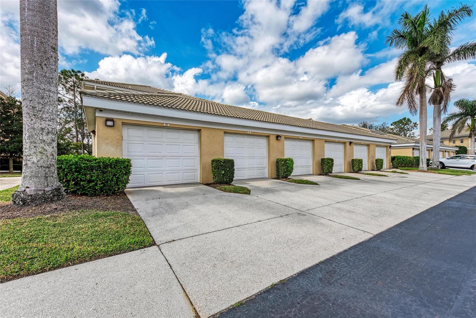 6326 Grand Oak Cir #203 Property Photo 2