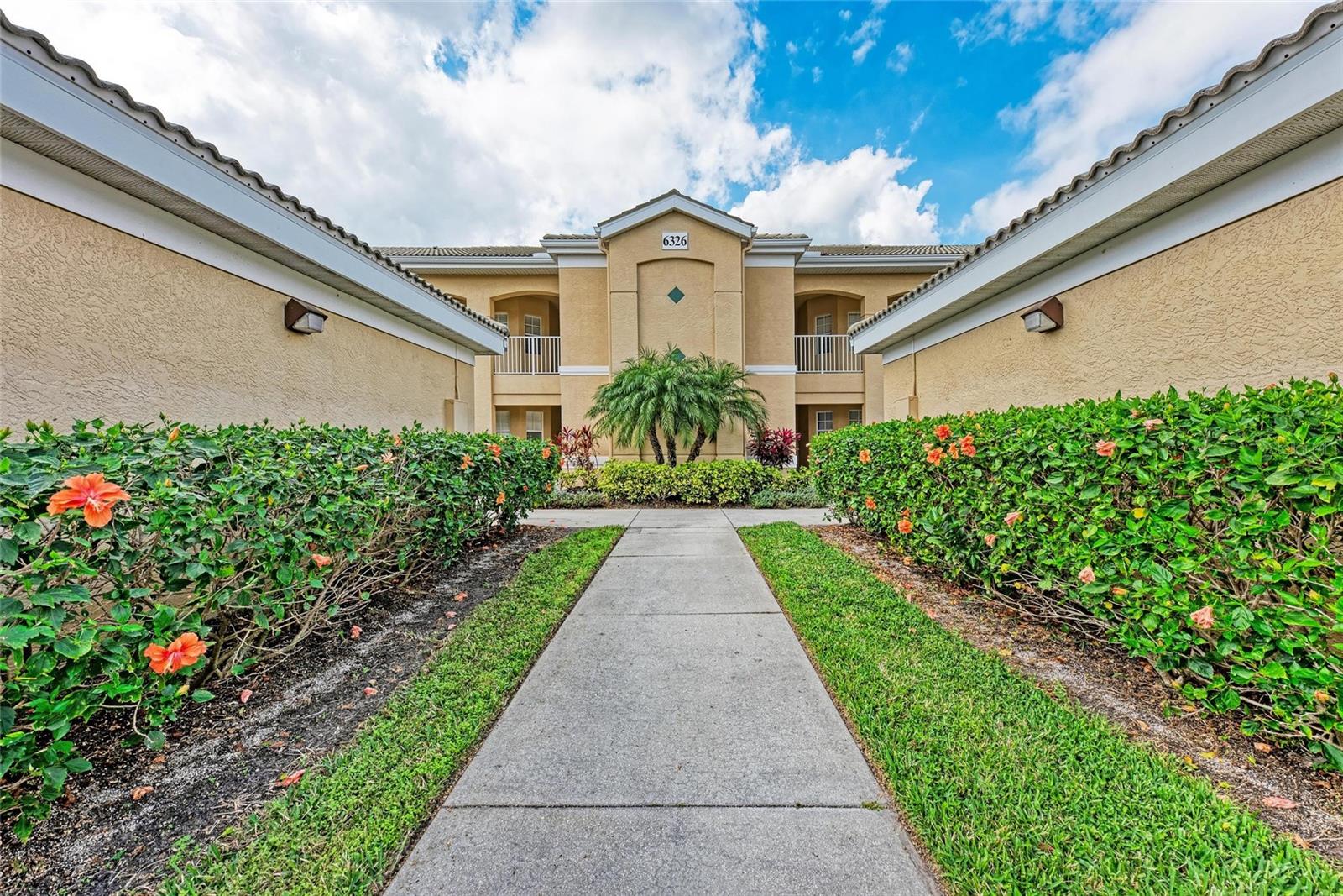 6326 Grand Oak Cir #203 Property Photo 4
