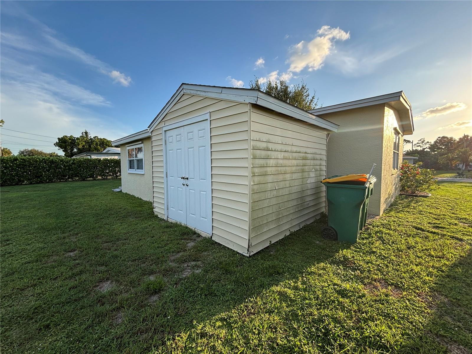 2472 Picnic St Property Photo 5