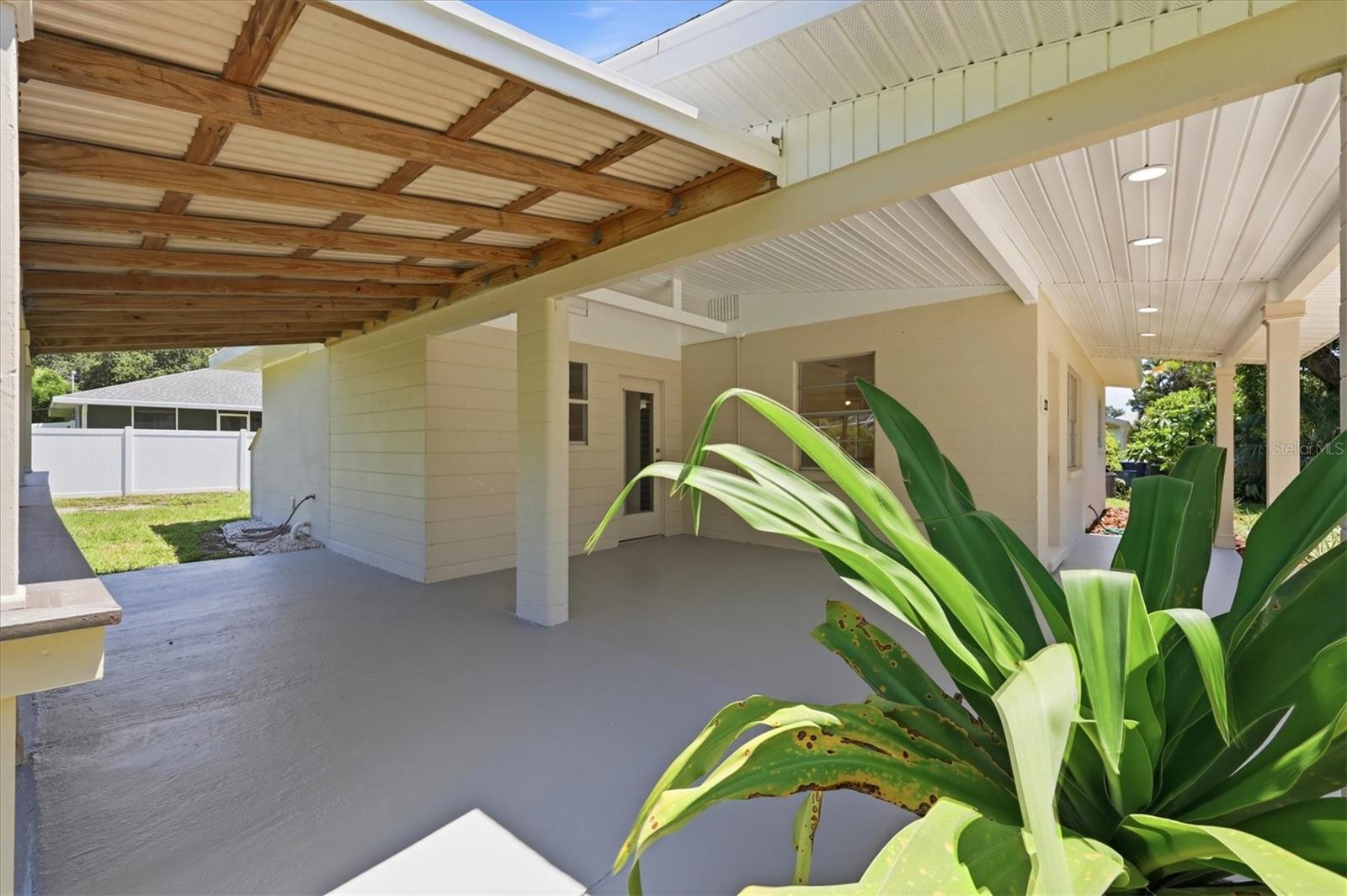 228 Stanford Rd Property Photo 4