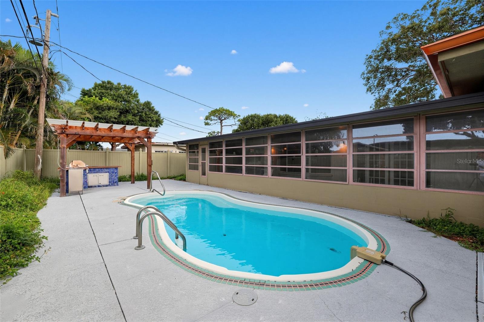6450 31st Ter N Property Photo 3