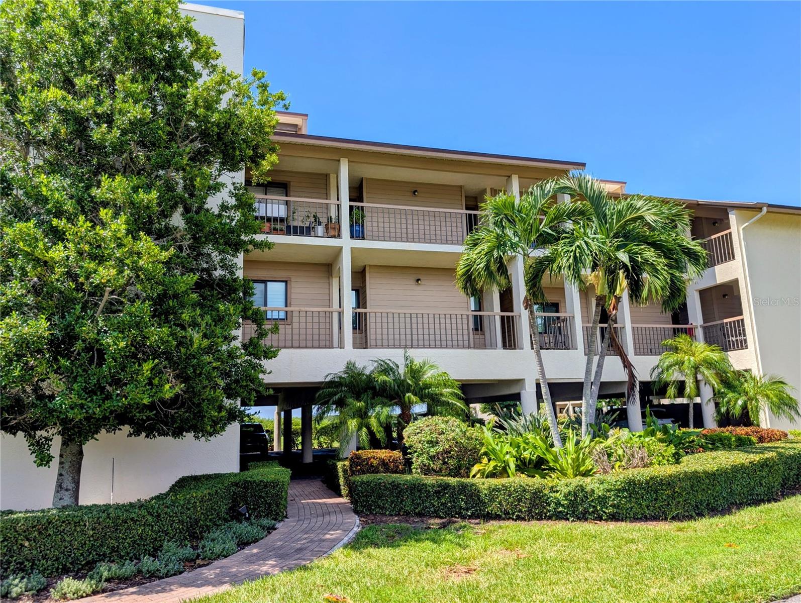 3850 Mariners Walk #723 Property Photo 2