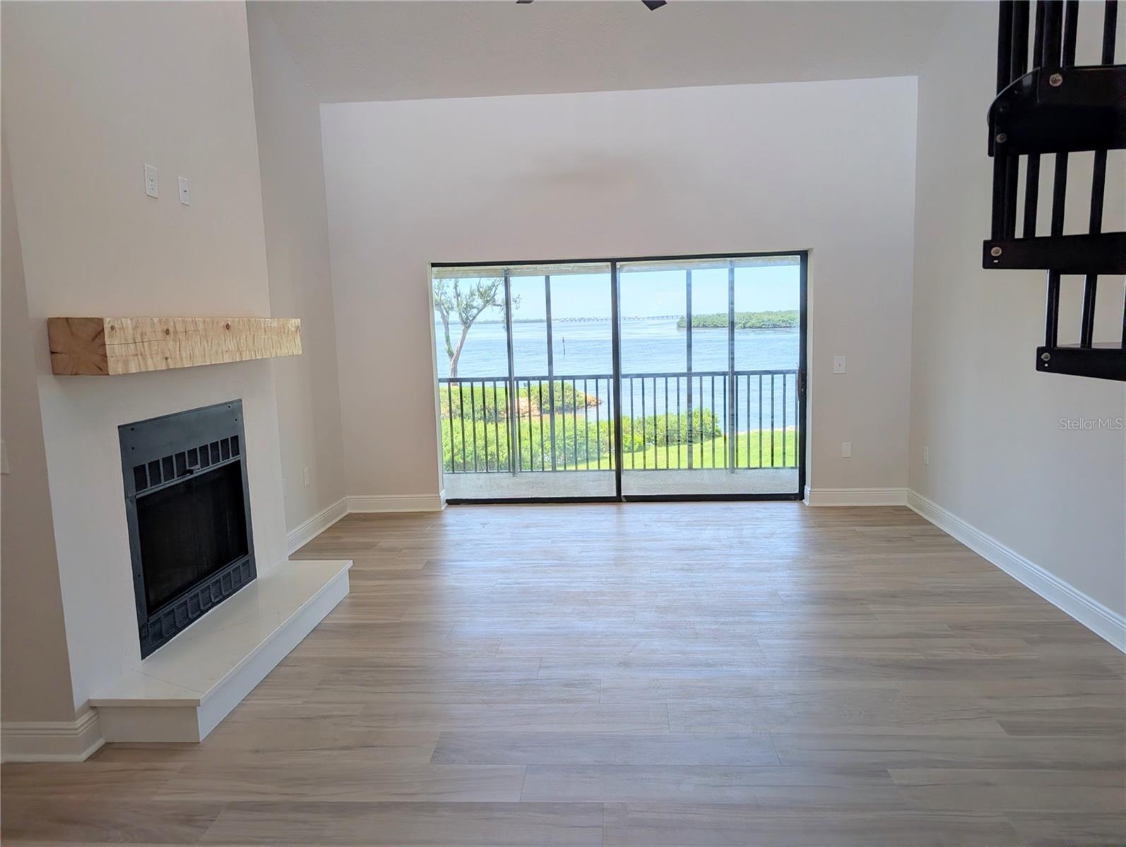 3850 Mariners Walk #723 Property Photo 12