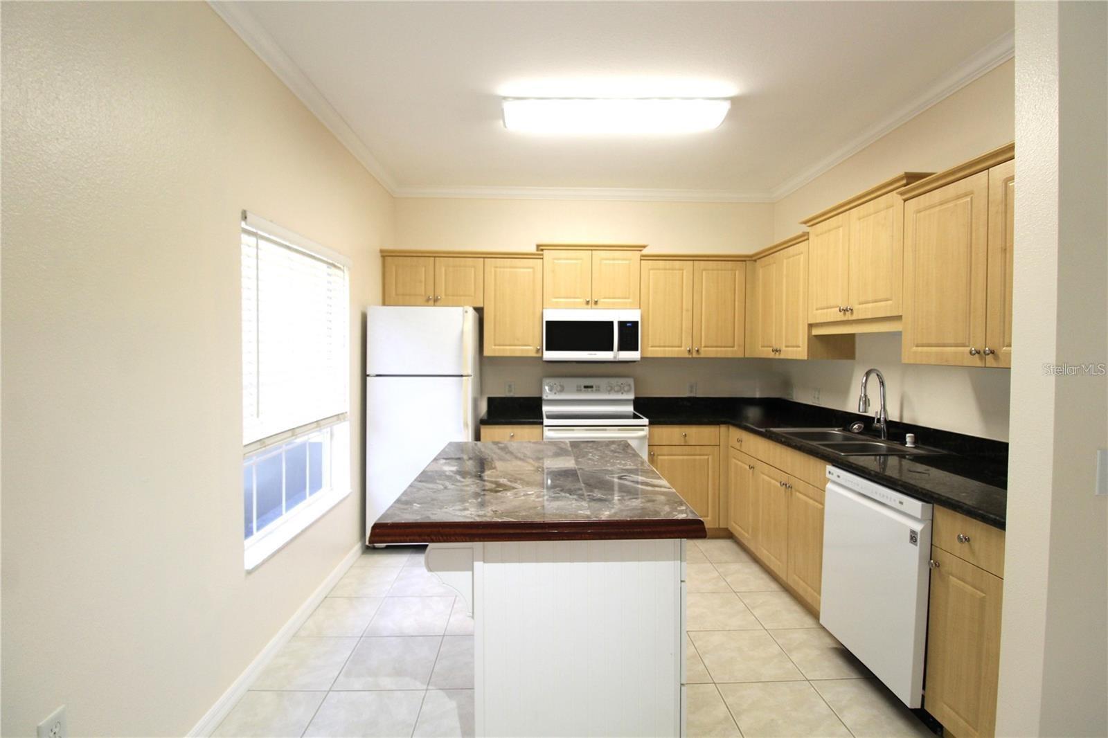 7728 Plantation Cir Property Photo 2