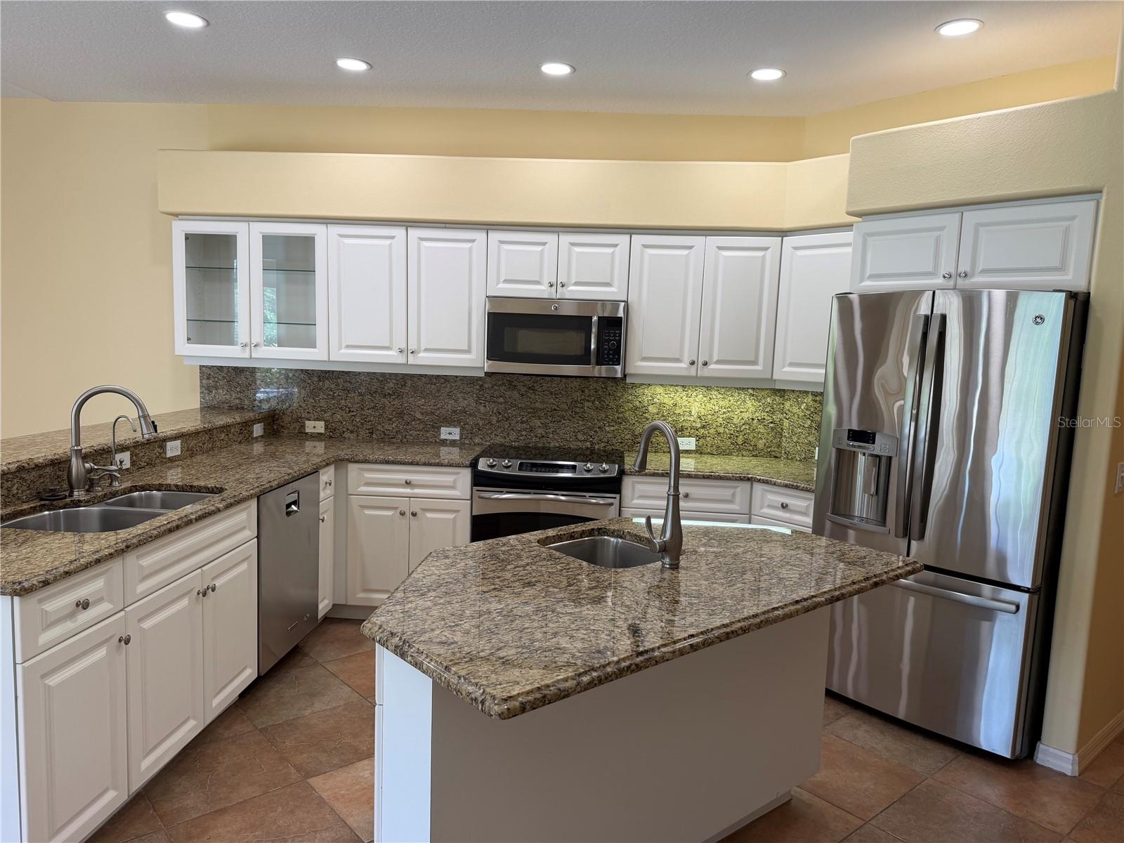8544 Park Shore Ln Property Photo 10