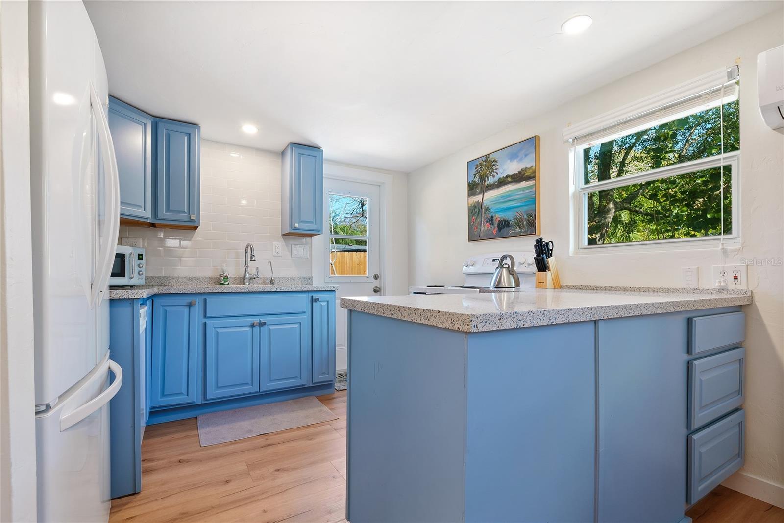 2311 Waldemere St #b Property Photo 3