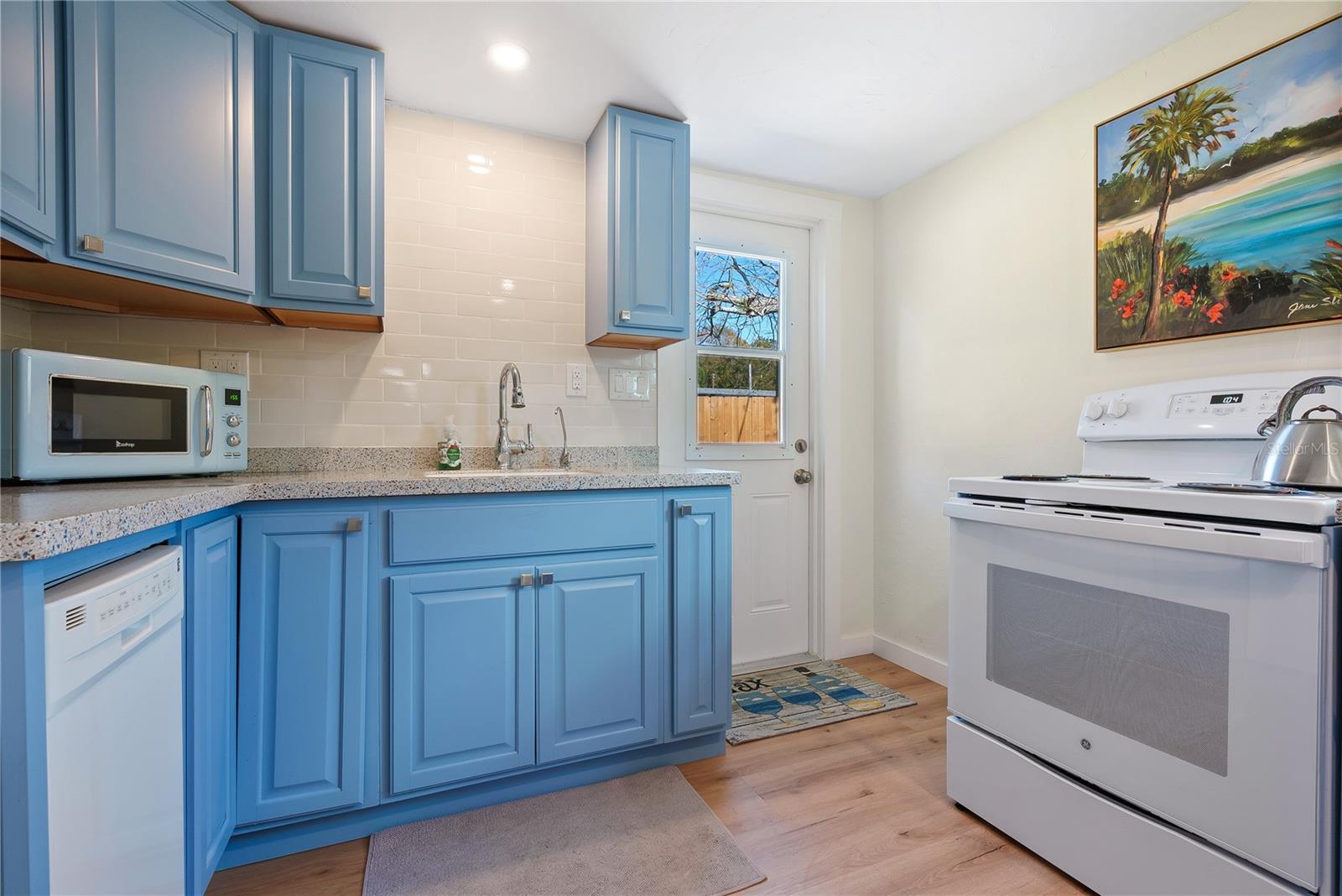 2311 Waldemere St #b Property Photo 4