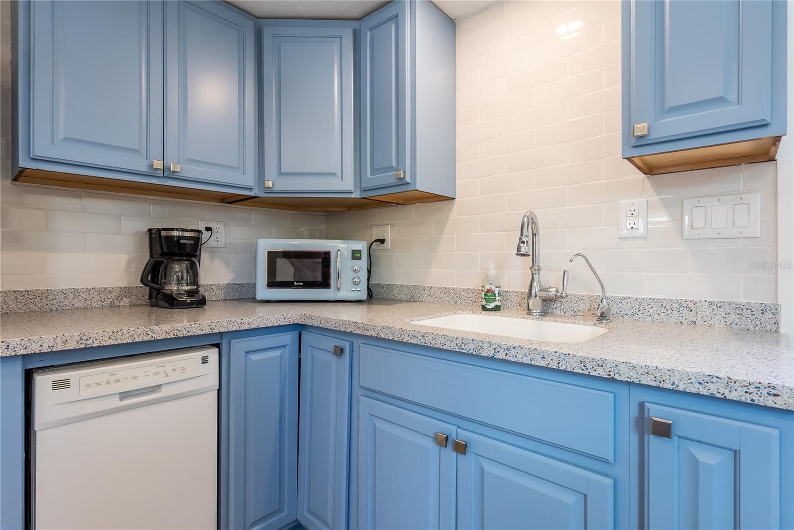 2311 Waldemere St #b Property Photo 6