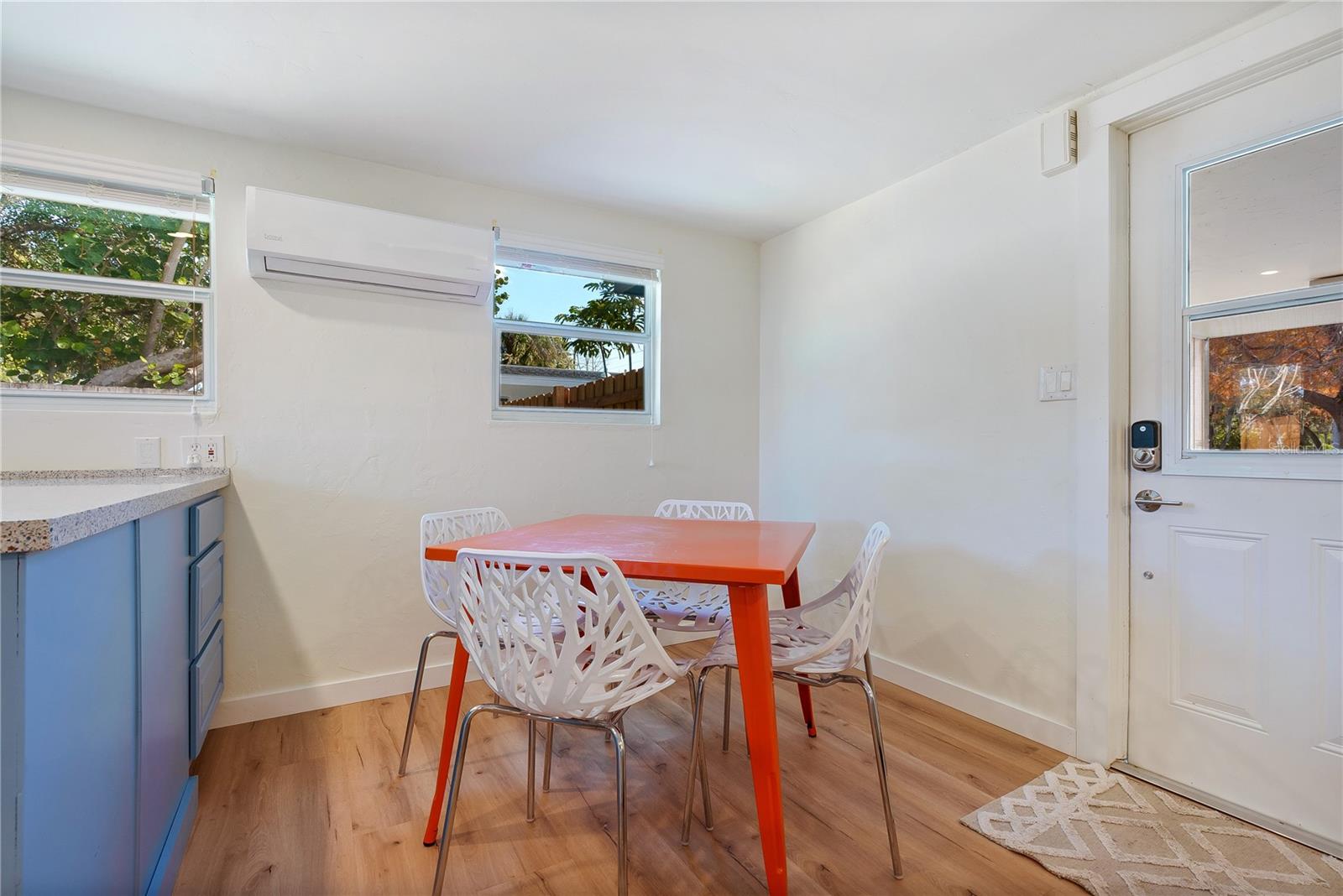 2311 Waldemere St #b Property Photo 8