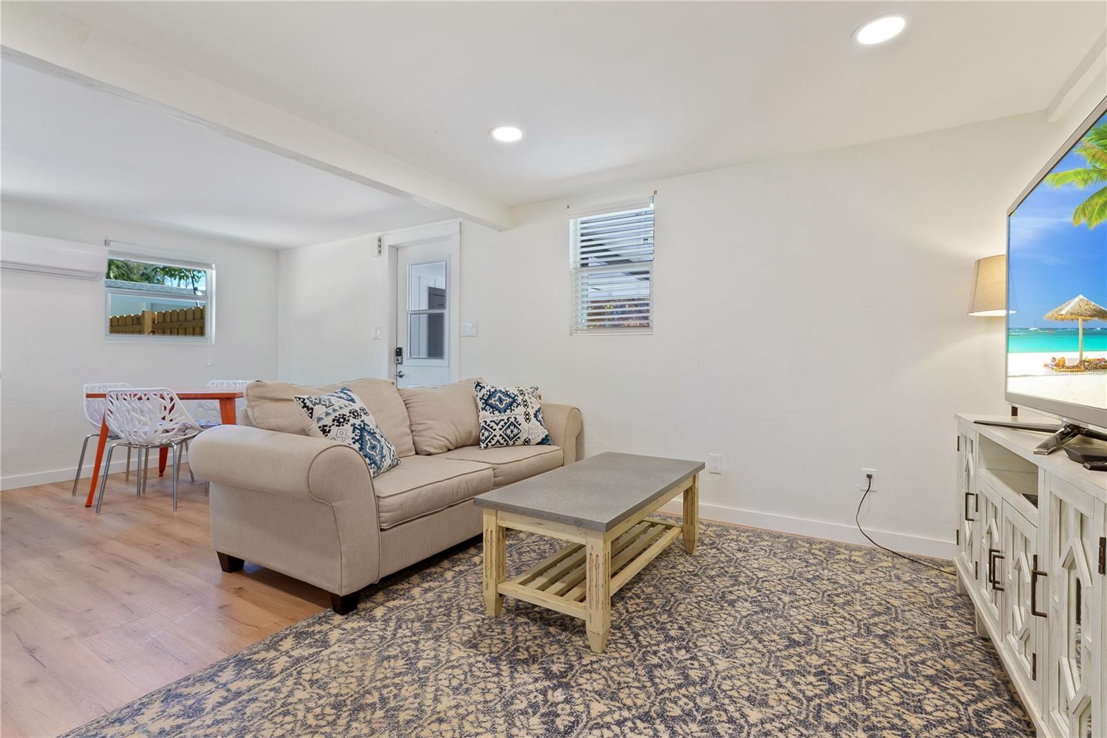 2311 Waldemere St #b Property Photo 10