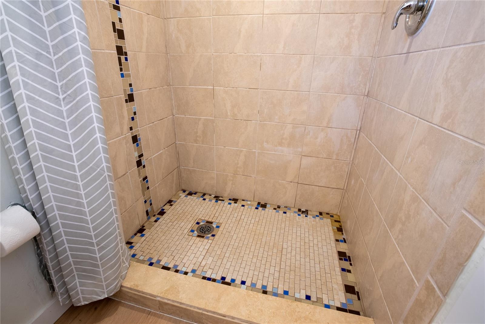 2311 Waldemere St #b Property Photo 14