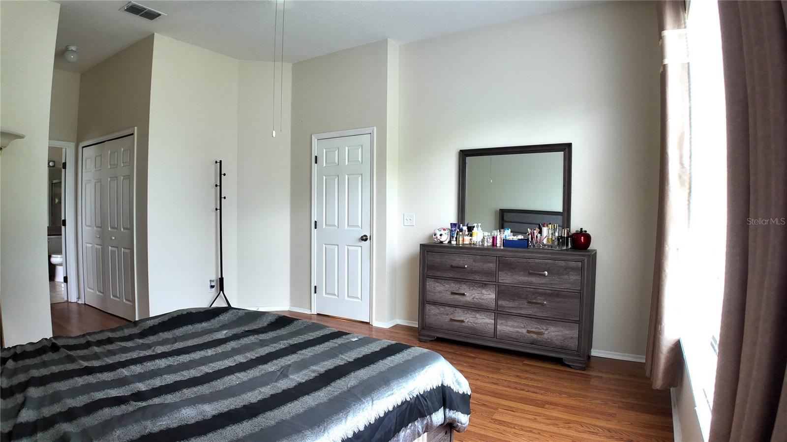 207 39th St E Property Photo 15