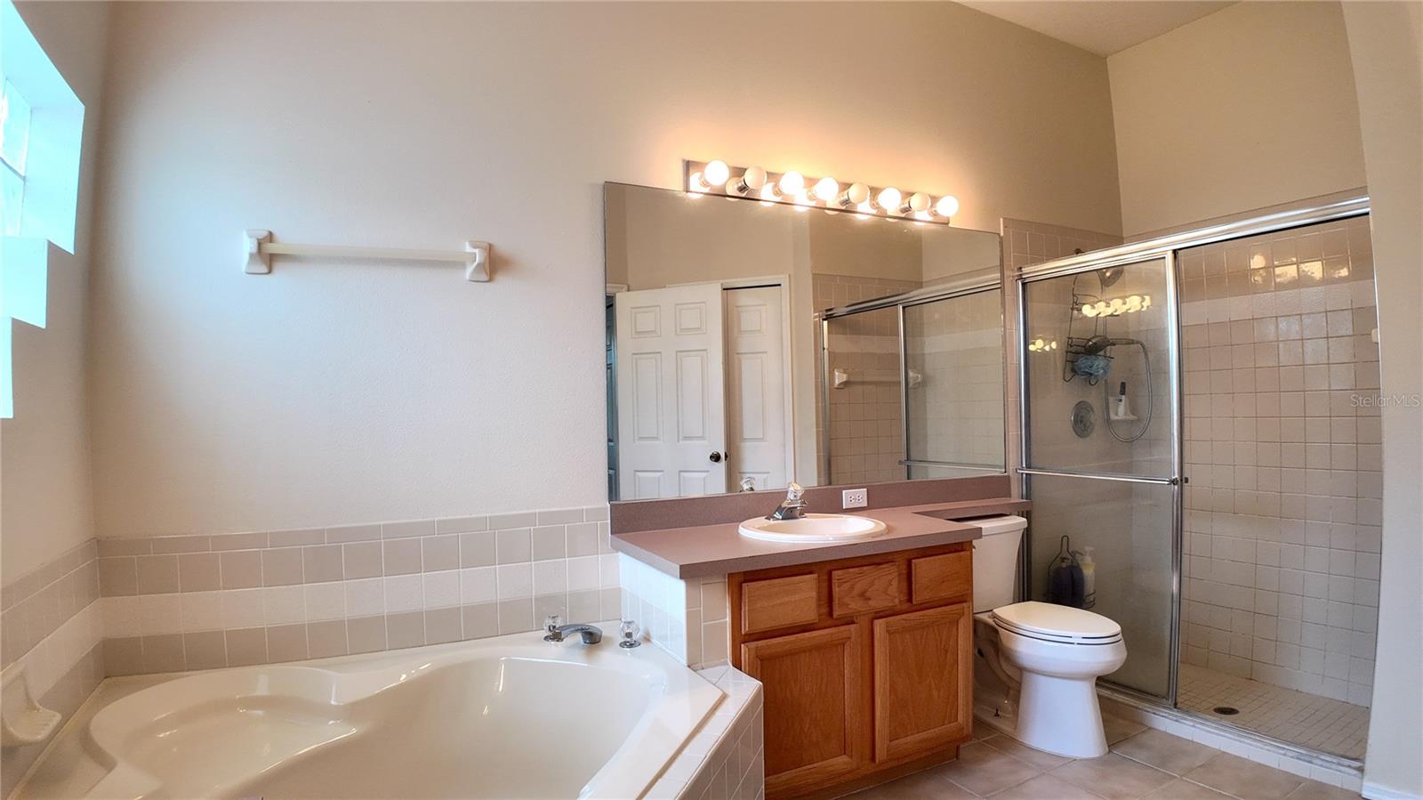 207 39th St E Property Photo 19