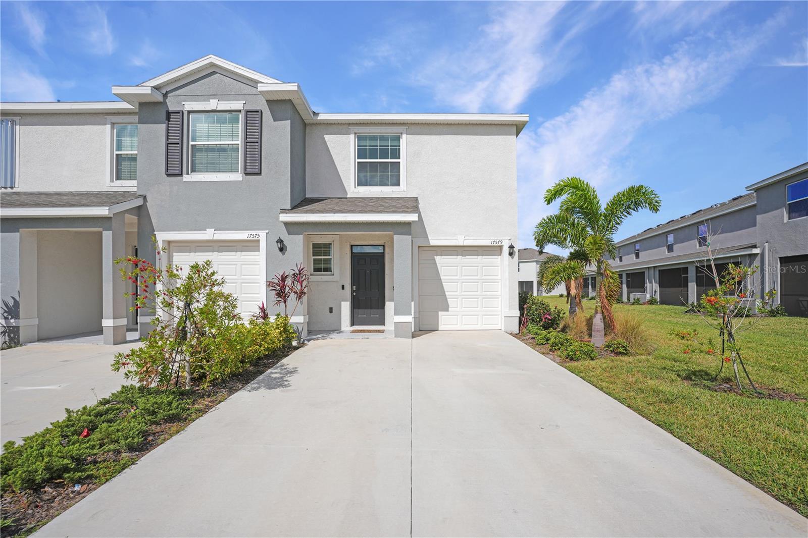 17579 CRESCENT MOON LOOP Property Photo 1
