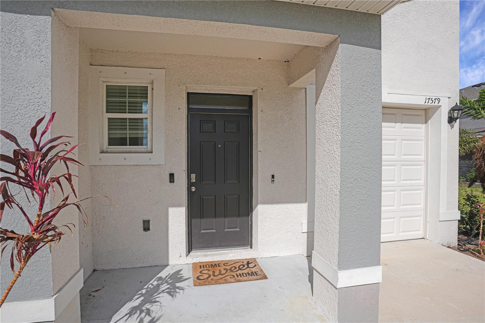 17579 Crescent Moon Loop Property Photo 4