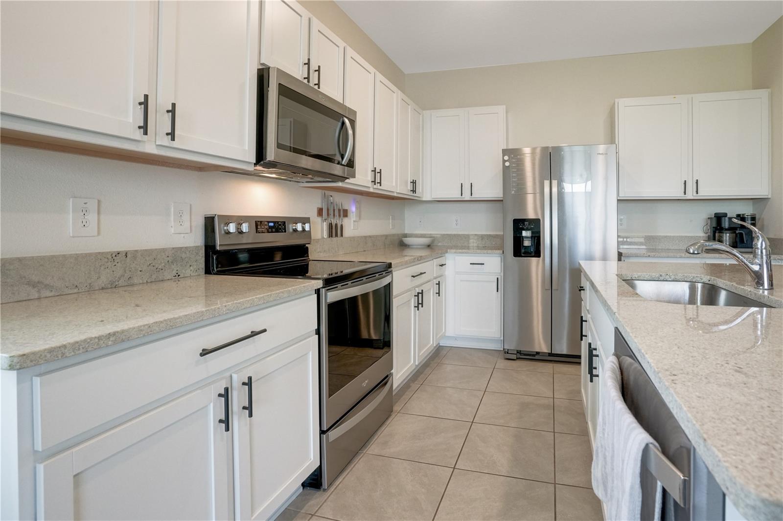 17579 Crescent Moon Loop Property Photo 8
