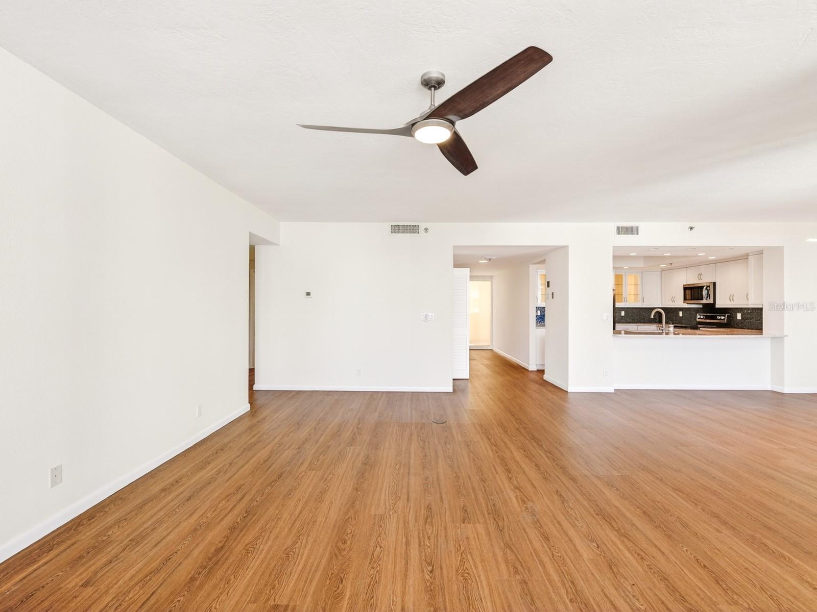 1255 N Gulfstream Ave #1101 Property Photo 6
