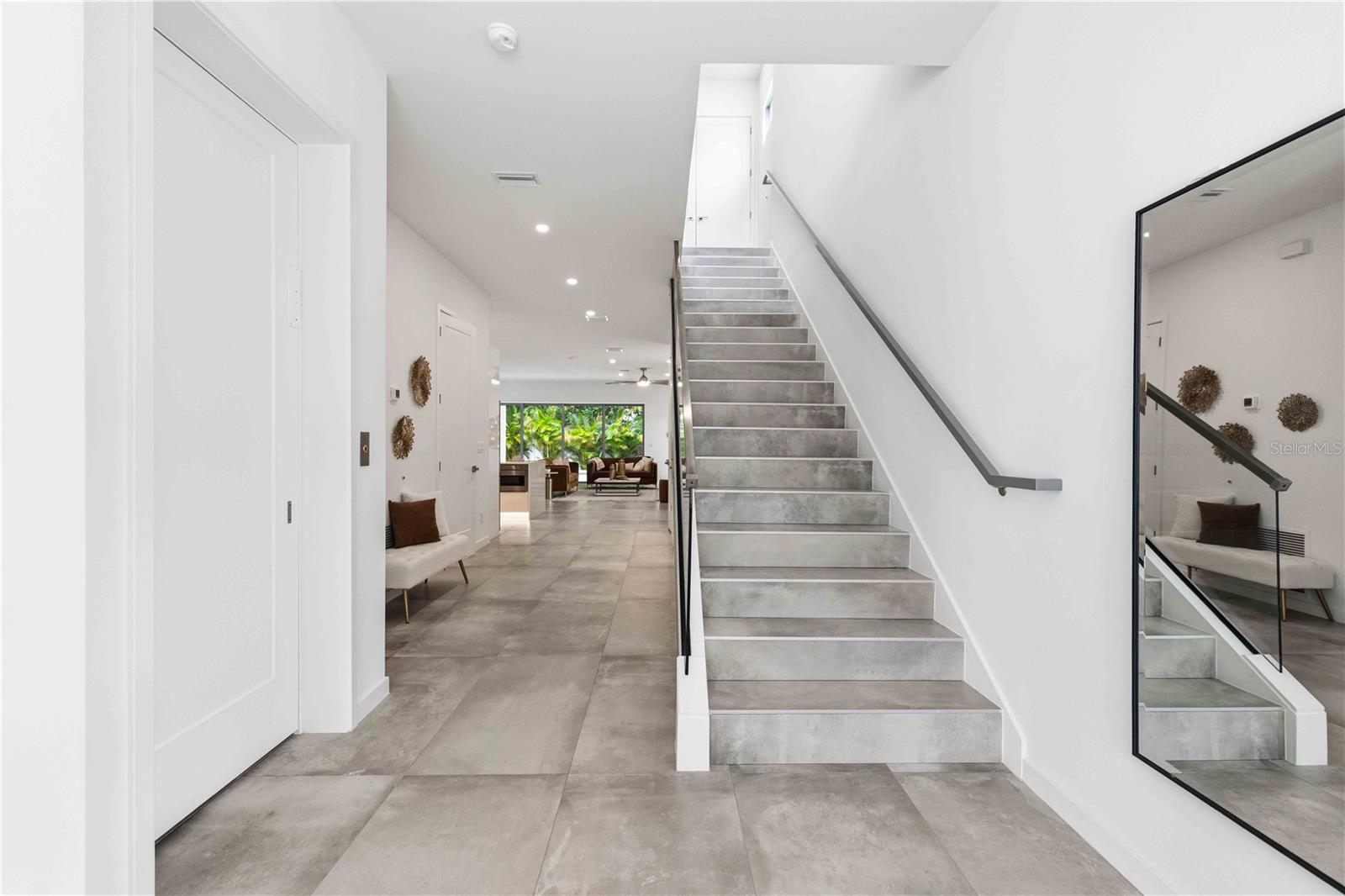 1671 Arlington St Property Photo 4