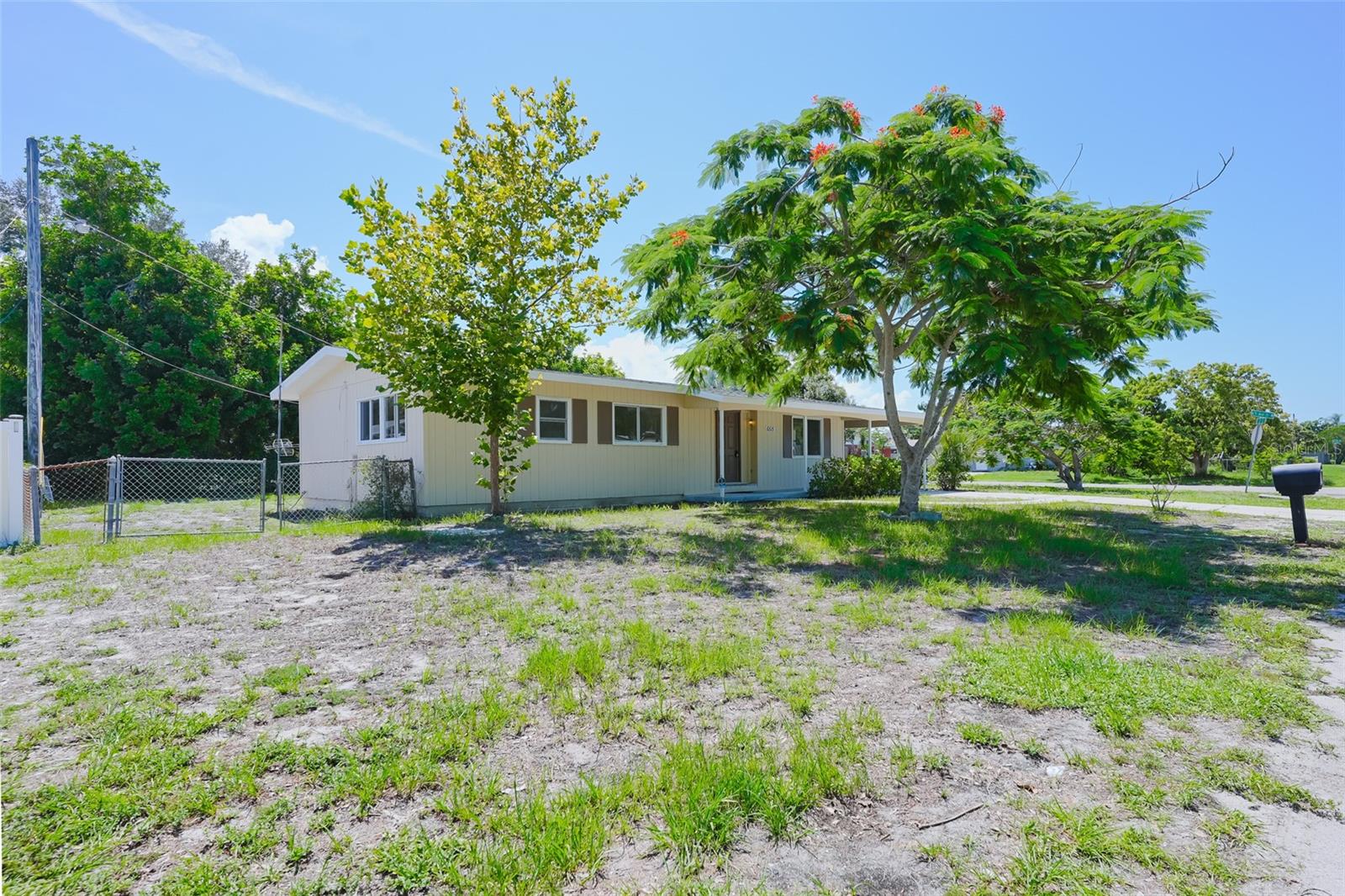 6515 3rd Street Ct W Property Photo 5