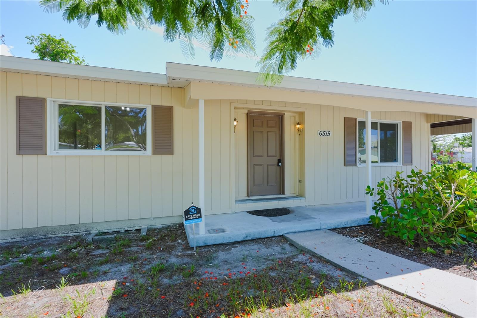 6515 3rd Street Ct W Property Photo 8