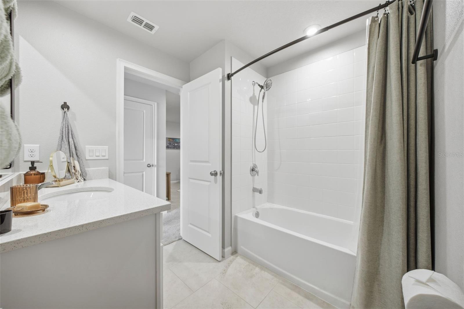5636 Silverbridge Trl Property Photo 41