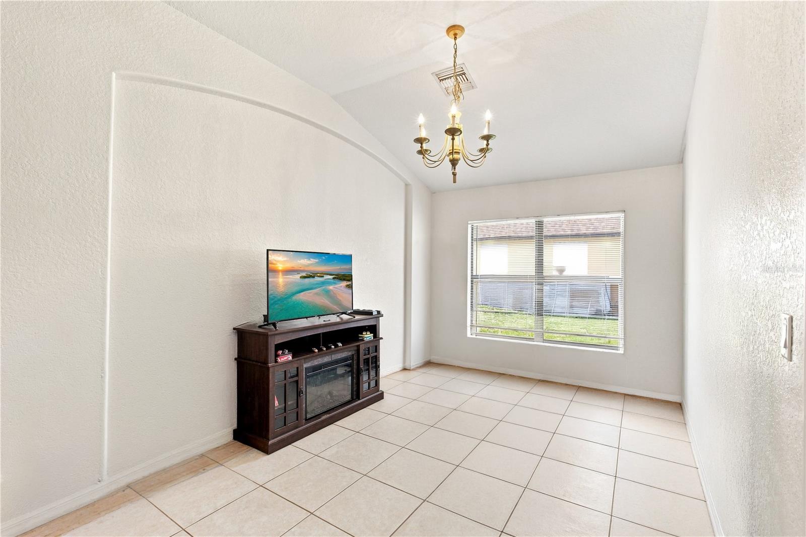 15097 Malcolm Ave Property Photo 7