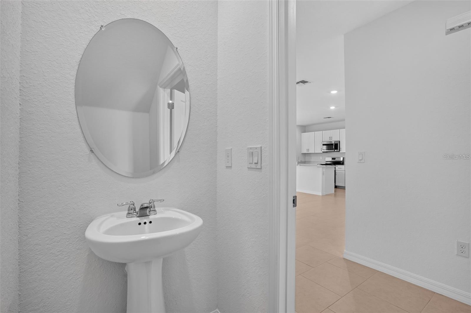 3821 Ambersweet Xing Property Photo 8