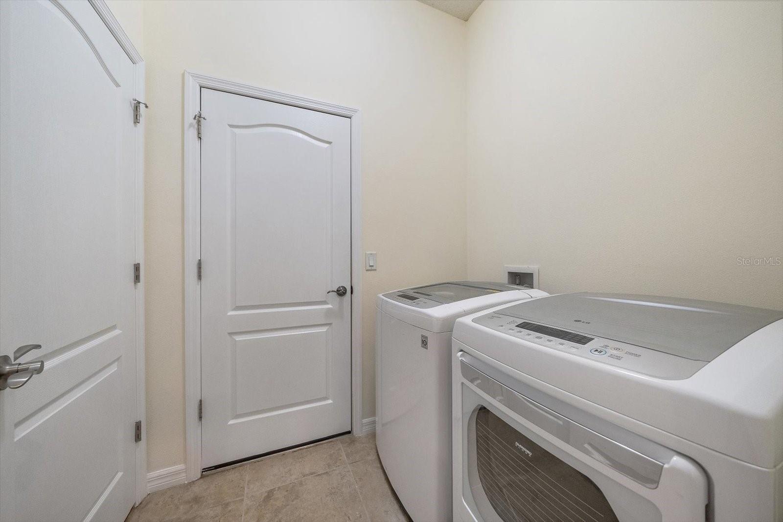 4672 Claremont Park Property Photo 27