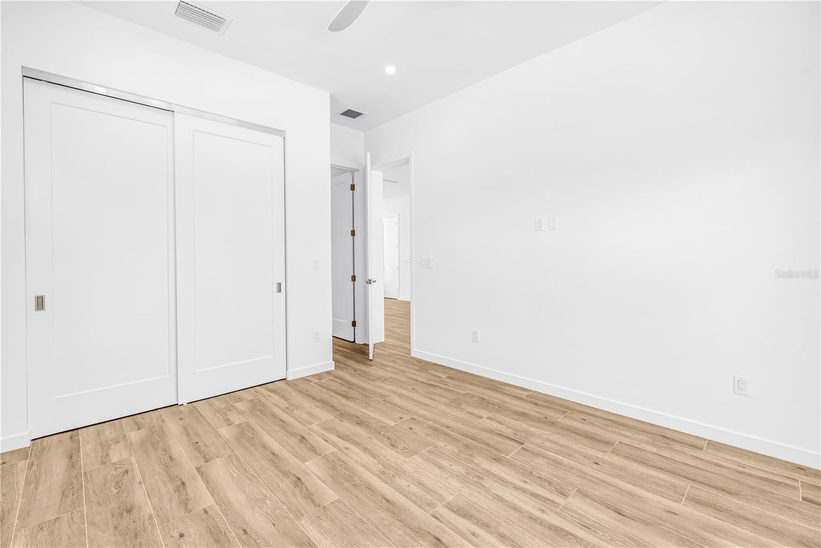 2345 Temple St Property Photo 30
