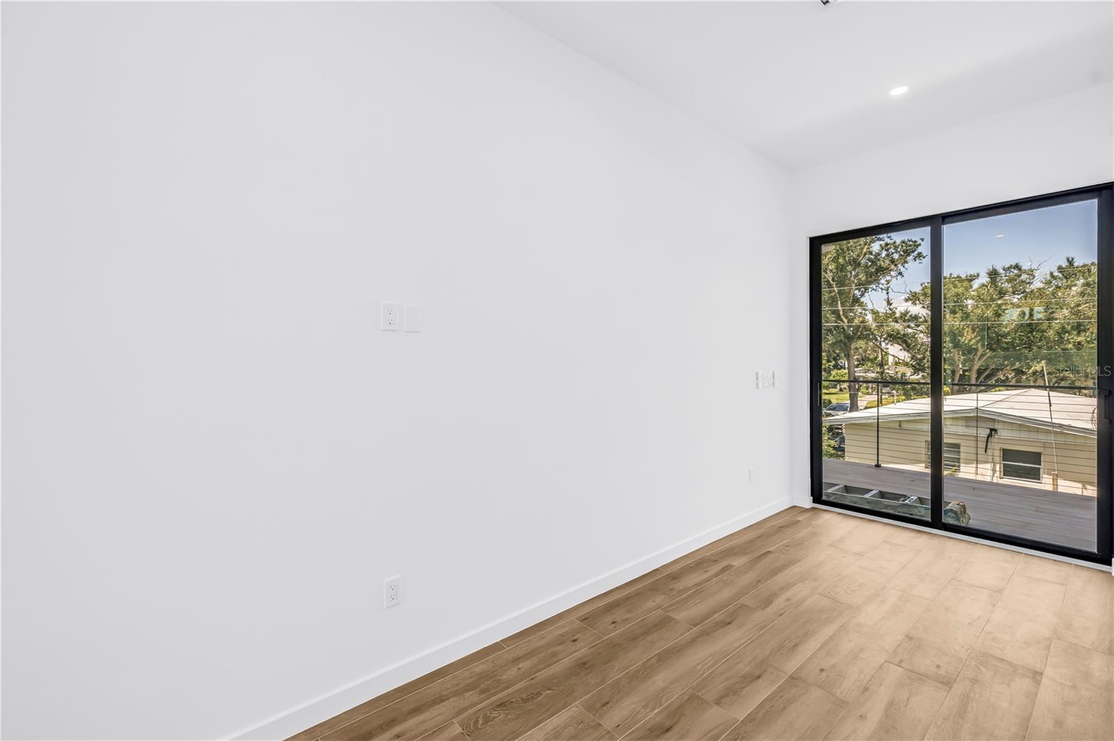 2345 Temple St Property Photo 42