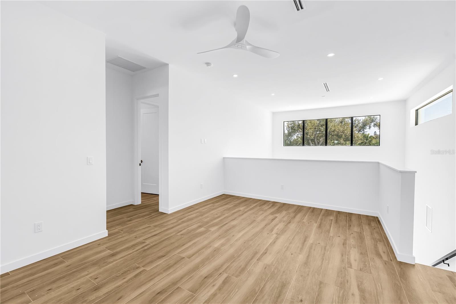 2345 Temple St Property Photo 43