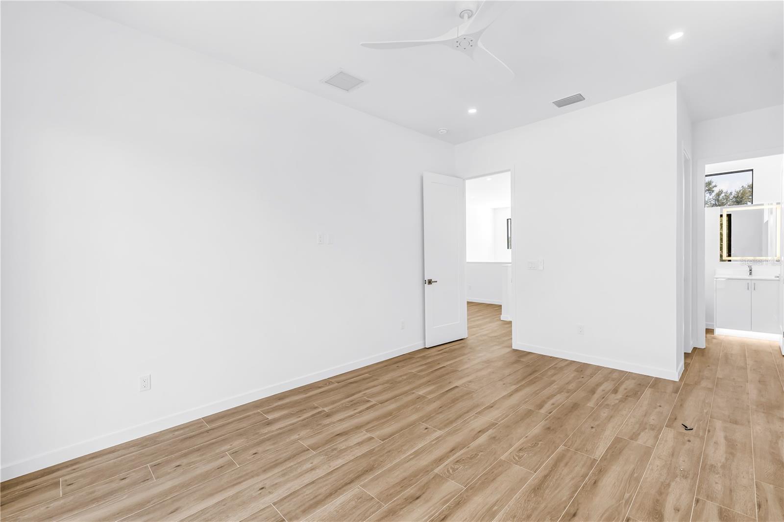 2345 Temple St Property Photo 46