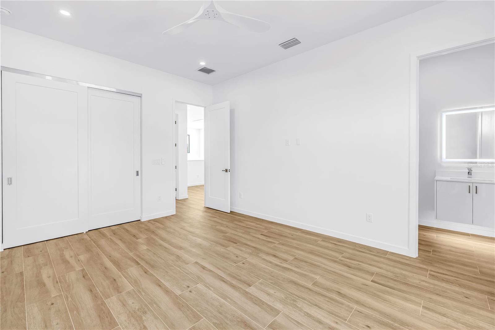 2345 Temple St Property Photo 53
