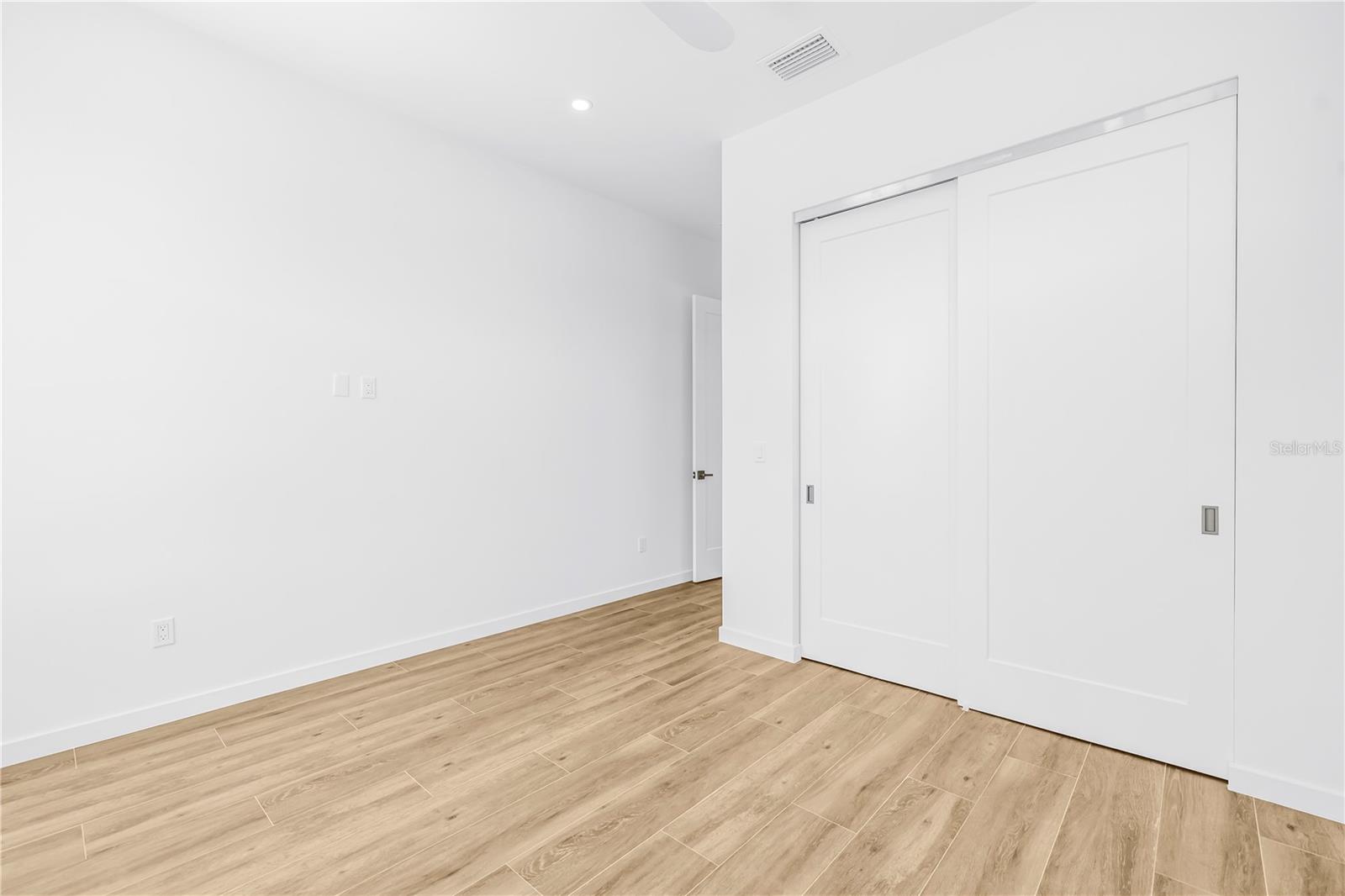 2345 Temple St Property Photo 57