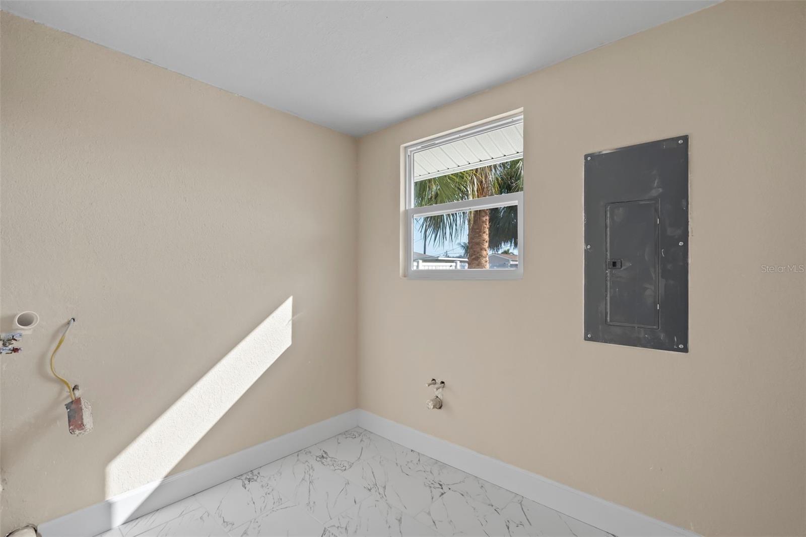6211 Cornell Rd Property Photo 12